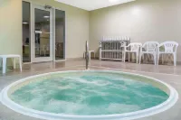 Super 8 by Wyndham Carthage