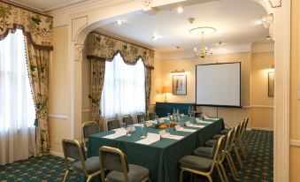Best Western Red Lion Hotel - Housity