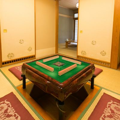 Japanese Style Room with Fully Automatic Mahjong and Shared Bathroom
