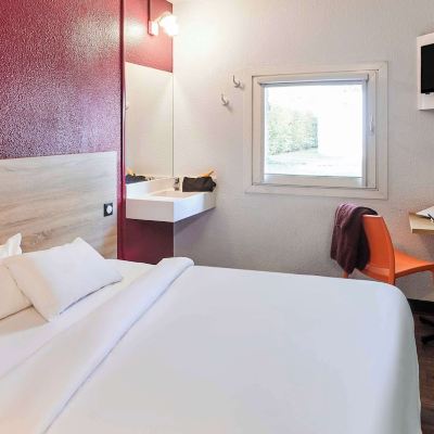 Tandem Room for up to 2 with Shared Bathroom Facilities