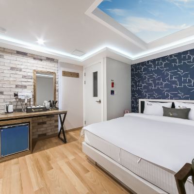 스탠다드 스카이 뷰 (침대에 누워서) Gimhae Abangdong Hotel Suites 쿠폰