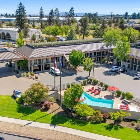 Red Lion Inn & Suites Deschutes River Bend