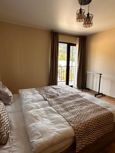 带阳台的标准双人或双床间