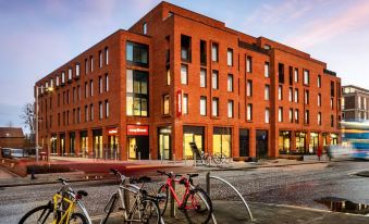 easyHotel Oxford - Housity
