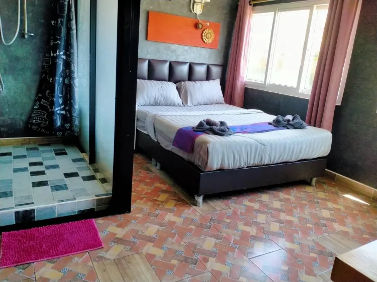 Standard-1 Bed Queen Non-Smoking