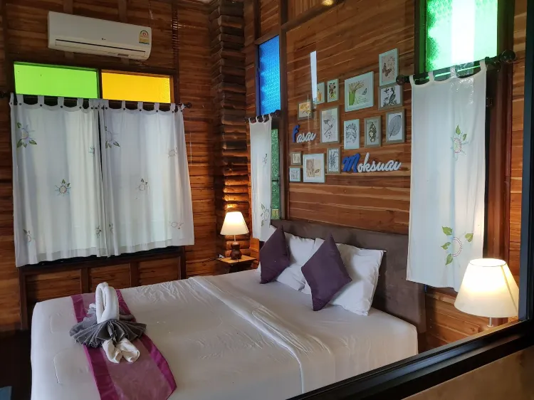 ห้องดีลักซ์พร้อมเครื่องปรับอากาศ(เตียงใหญ่)