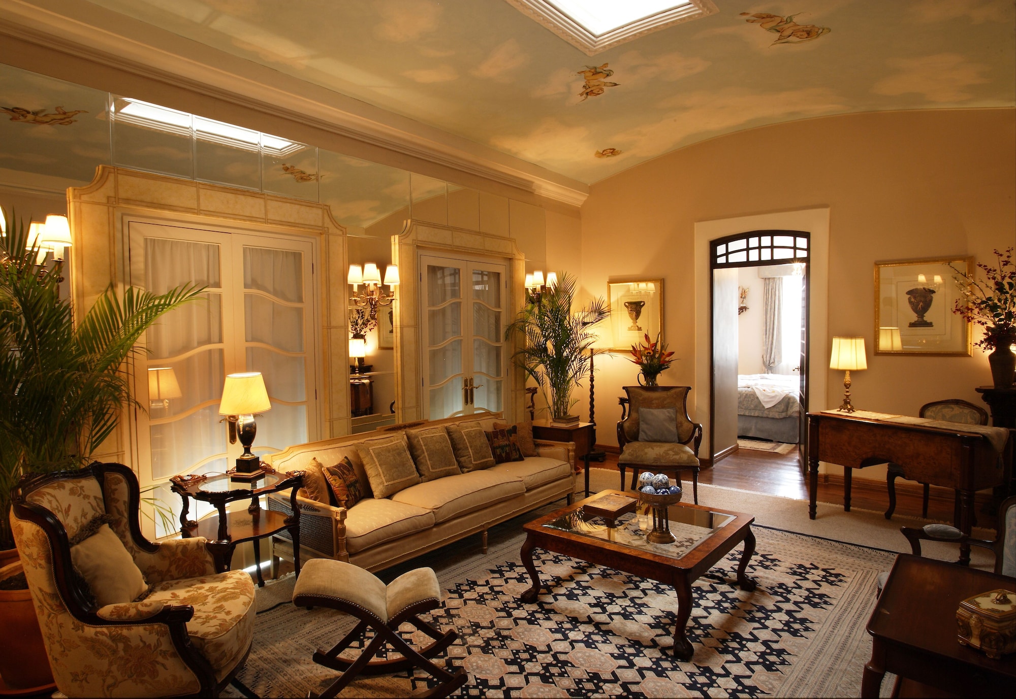 传统套房， 1 张特大床