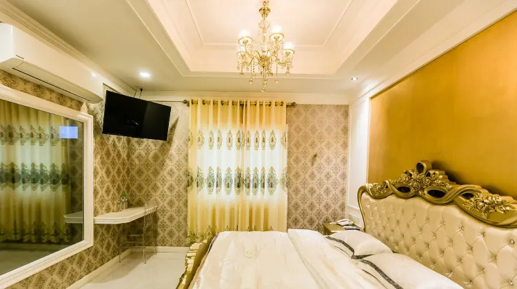ห้องดีลักซ์ เตียงใหญ่ 1 เตียง