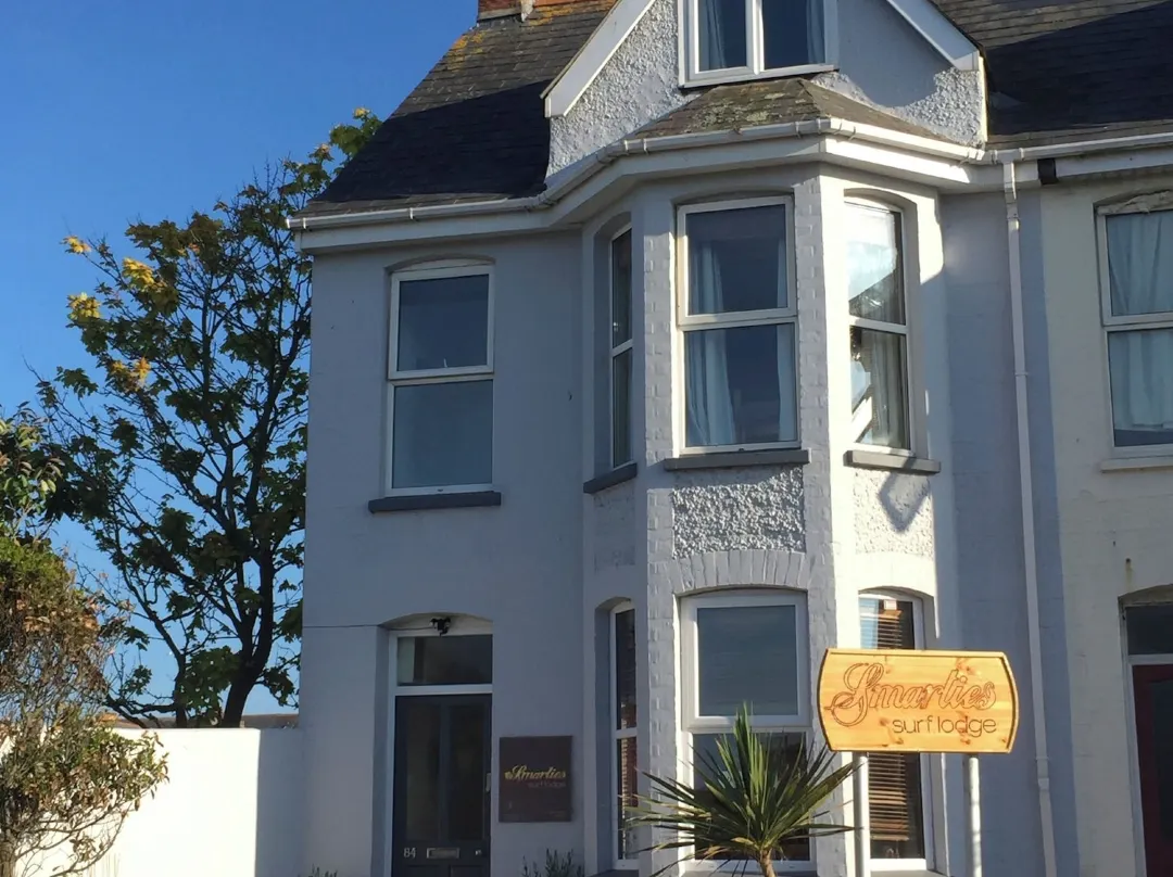 Smarties Surf Lodge - Fistral Beach