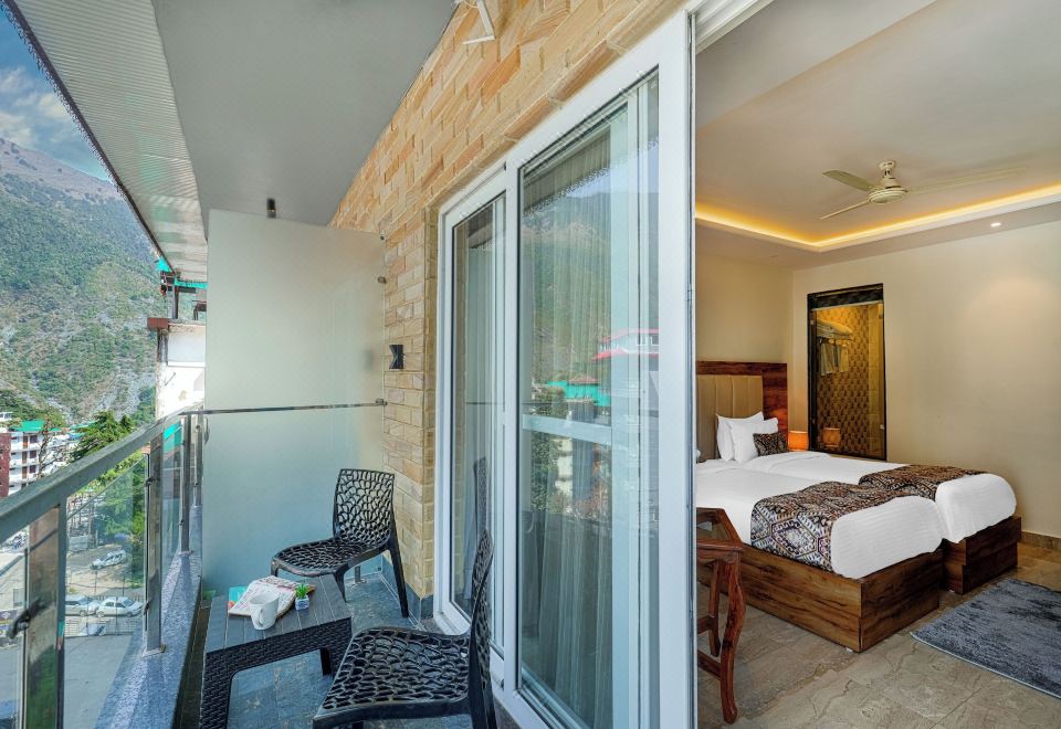 豪华双床间 - 带阳台和山景