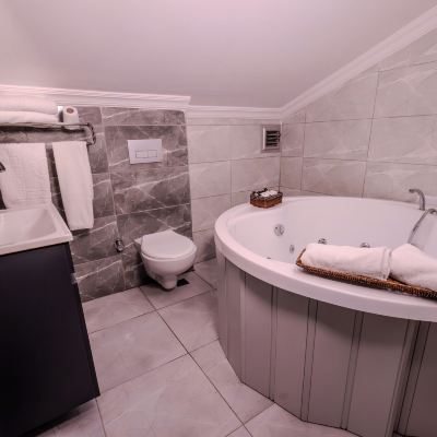 King Room Ruby Suit Promo Code