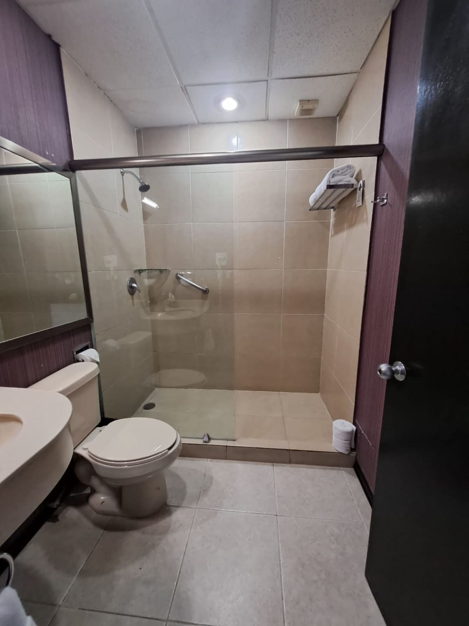 家庭房， 多张床