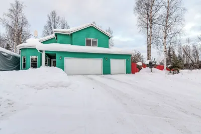 Anchorage Home about 8 Mi to Downtown! Hotels in 