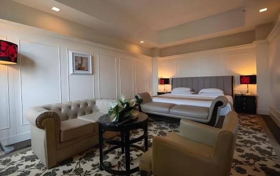 Crown Garden Hotel