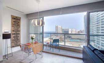 Modern Seaview Apartment in a Prime Location