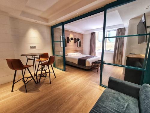 特大床一室房（带梳化床）