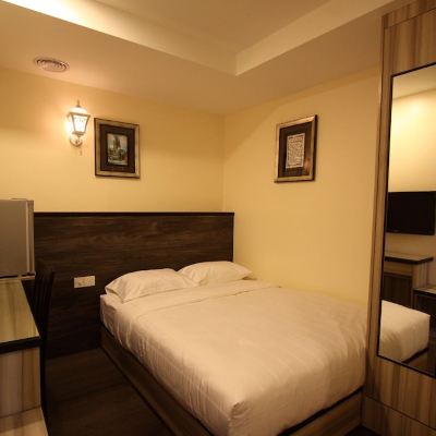 Bilik Standard dengan Tingkap(katil queen) Kupon Shamrock Guest House