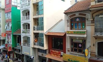 L'Harmonie Hotel in Ben Thanh Market