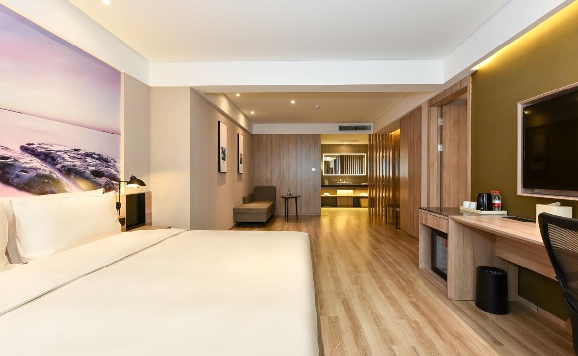 高级大床房（小冰箱+手机投屏）