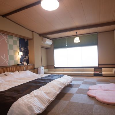 Premium Barrier-Free King Room-Non-Smoking 大自然の静寂と天然自噴温泉を愉しむ湯宿　亀山温泉ホテル クーポン