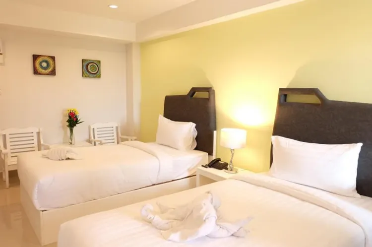 ห้องดีลักซ์เตียงใหญ่หรือเตียงแฝด