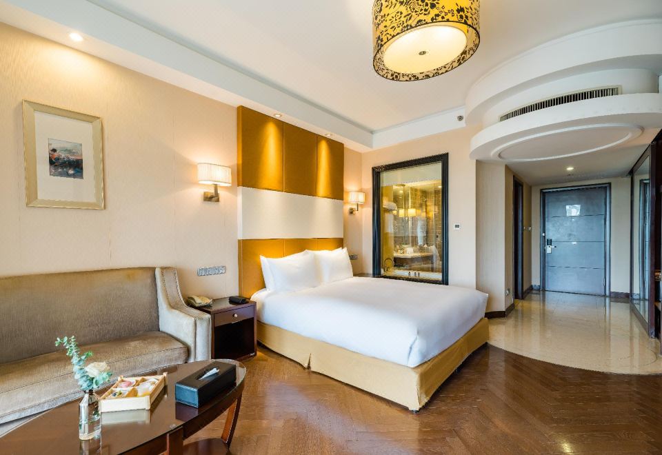 S&N Grand Hotel ChaohuDeluxe Panoramic Queen Room