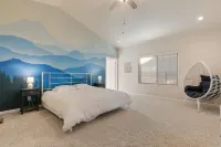 Spacious 1 Level Sisters Home - Walk to Downtown