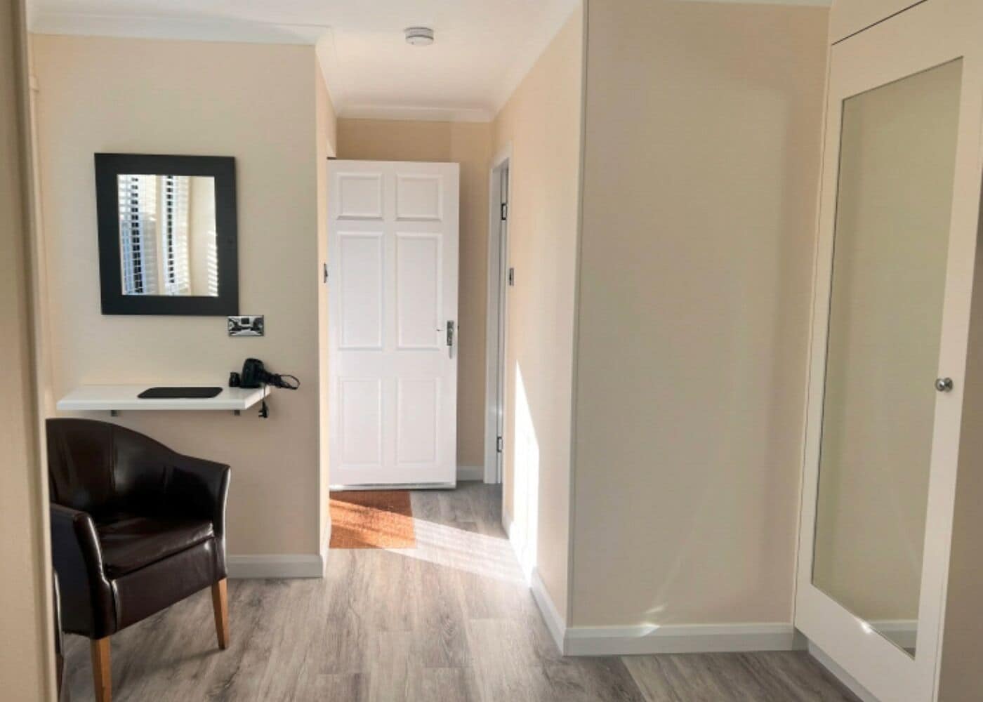 标准双人房或双床房， 1 张双人床或 2 张单人床， 无烟房， 允许带宠物