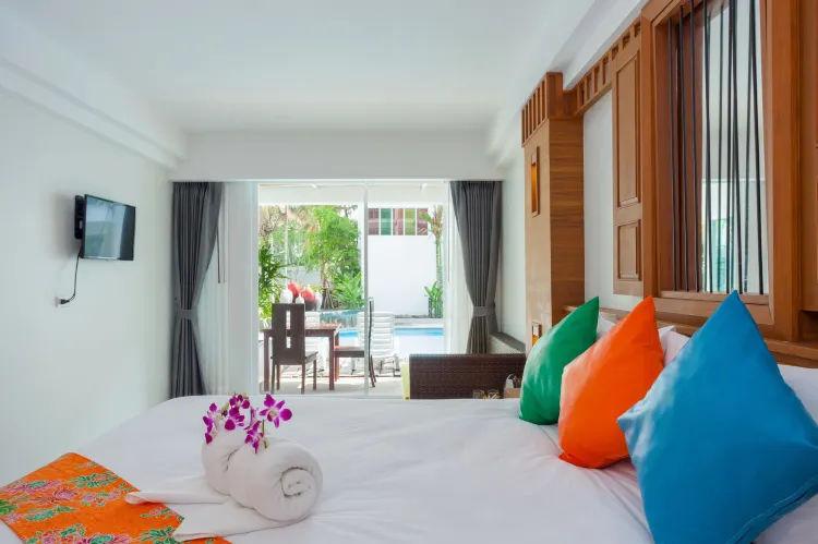 Standard King or Twin Room, Pool Access