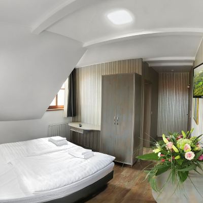 Economy Double Room Hotel am Markt Promo Code