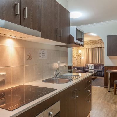 Three-Bedroom Self-Catering Apartment Highlander Motor Inn Promo Code