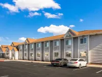 Quality Inn & Suites Near Nas Fallon Hotels in Fallon