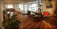 Monarch Motel Hotele w: 