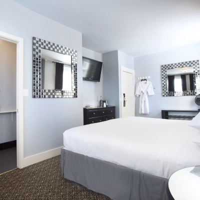 Deluxe King Room Ballard Inn Promo Code