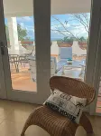 Relaxing Spacious Penthouse. Pool & deck w/panoramic view, 5 minutes to town!