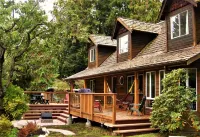 Up the Creek Backpacker's Lodge