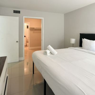 Designer Deluxe One Bedroom Aparment Artrageous on The River by RocketStay Promo Code