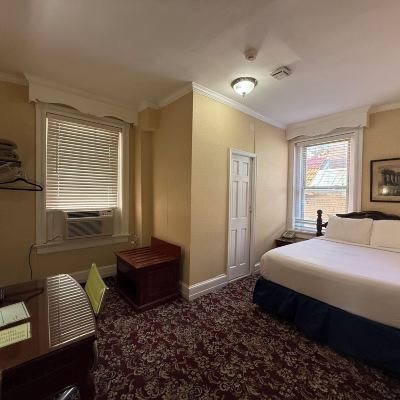 Standard Queen Room The Baron Hotel Promo Code
