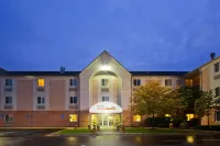 Sonesta Simply Suites Detroit Warren