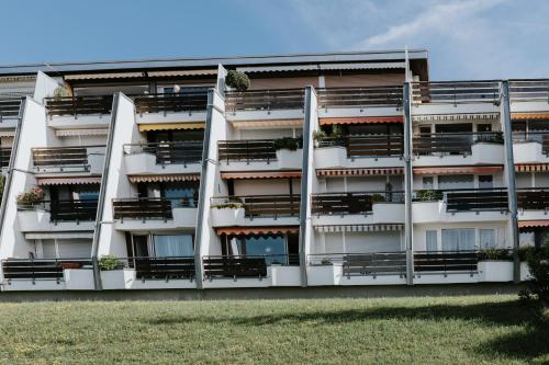 带阳台的标准一室公寓