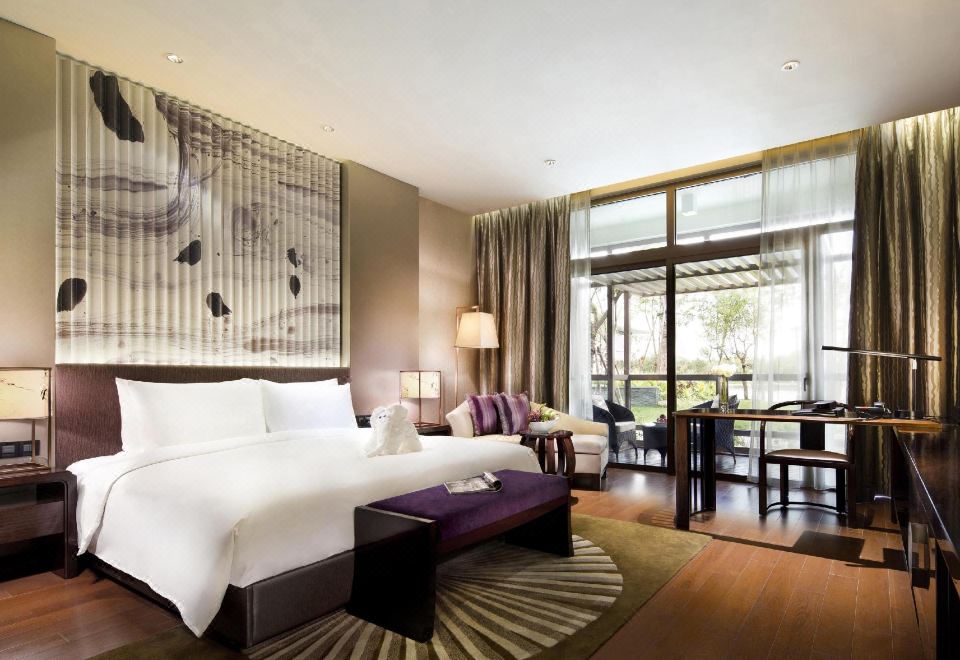 Citic Pacific Zhujiajiao Jin Jiang HotelDeluxe Lake View King Room