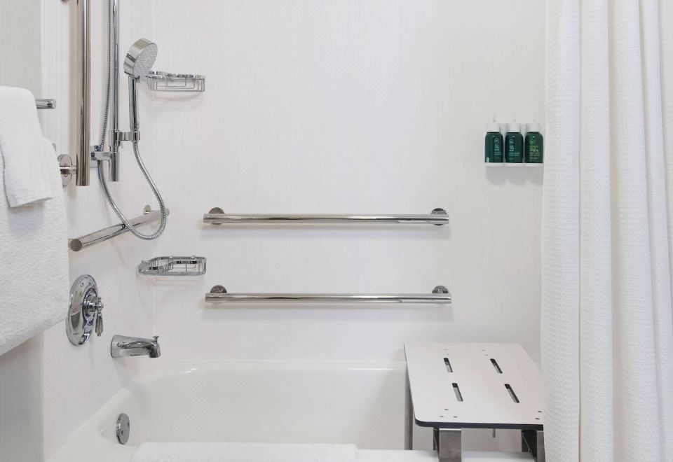 Sonesta Select Arlington RosslynSuite, Multiple Beds, Accessible (Hearing One Bedroom)