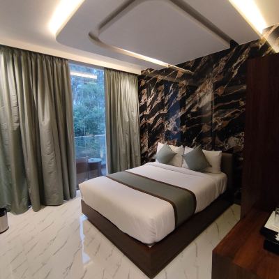 Double Room with Balcony SILVER CLOUD Promo Code