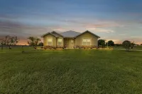 Florida Countryside Retreat-Charming 3-bedroom house with Jacuzzi and Spa pool!