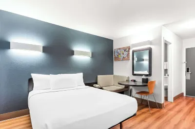 Econo Lodge Hotel di 