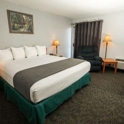 Basic Single Room, 1 Queen Bed, Refrigerator&Microwave Sundowner Station Promo Code