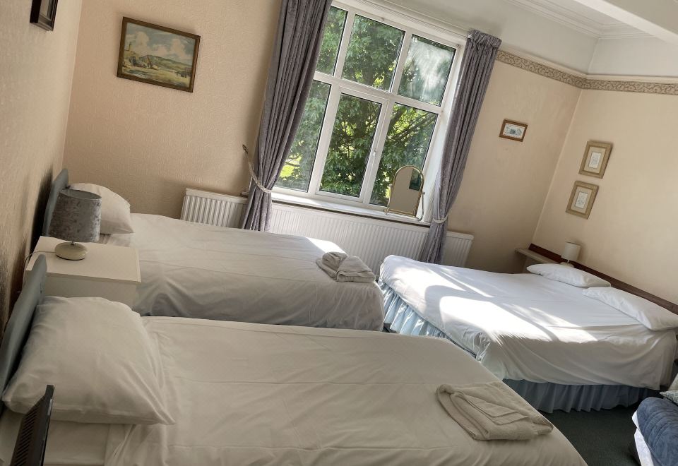 豪华四人房， 独立浴室