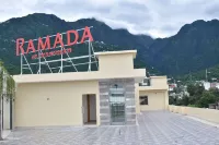 Ramada by Wyndham Katra Station Road Отели в г. 