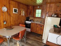 Charming Motel in Lovells 3 Bedroom 3 bath Full Kitchen feet away  AuSable River
