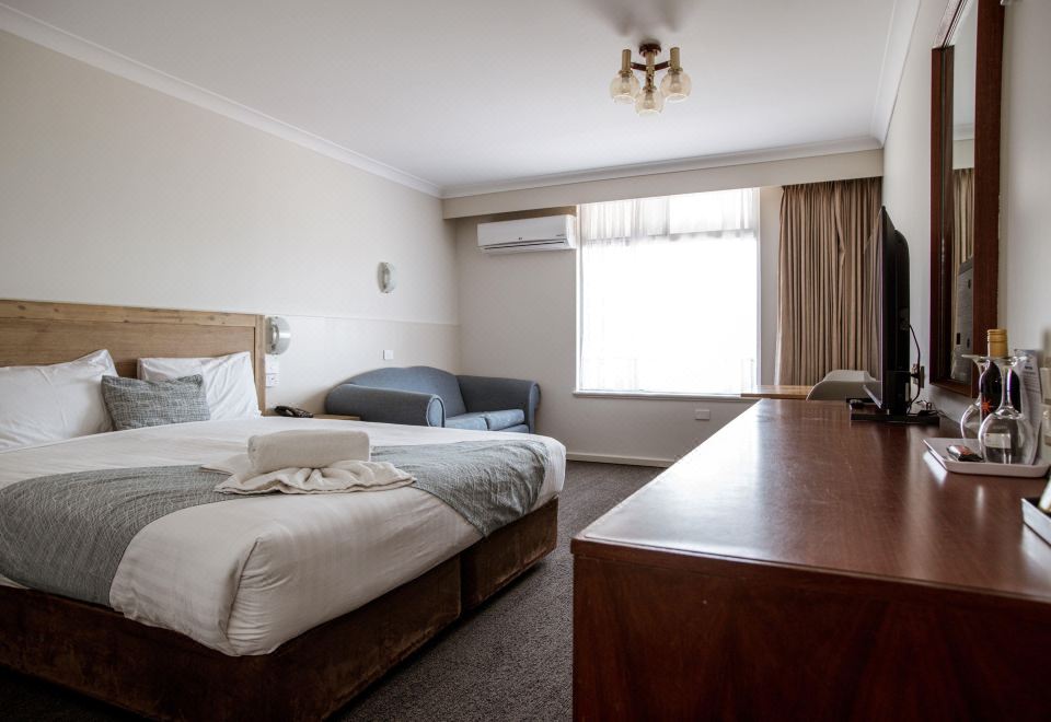 1張特大床，無煙，行政房，海濱，含無線網絡，有foxtel，有空調，含歐式早餐